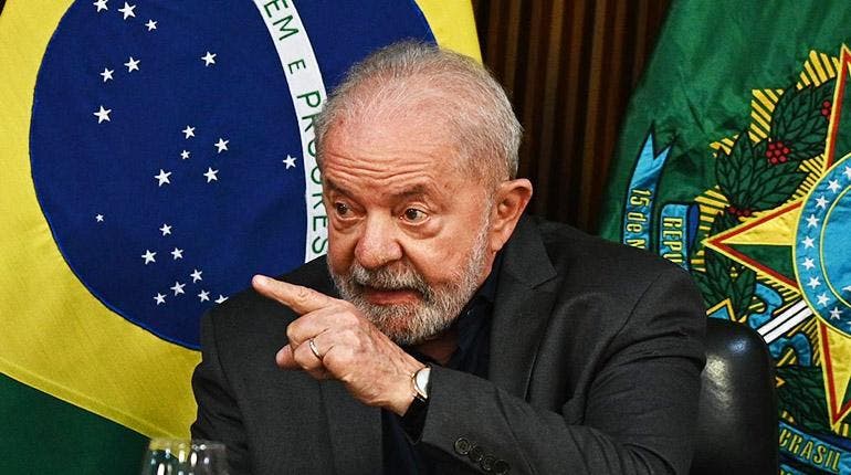 Lula completa 100 dias turbulentos de control de cuarteles y gestos sociales....